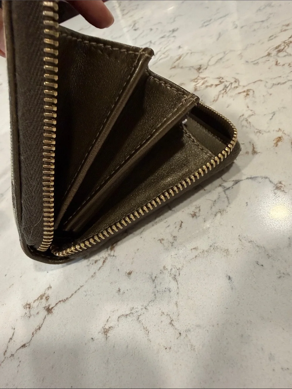 Gucci Brown GG Supreme Zip-Around Wallet - Picture 10 of 12